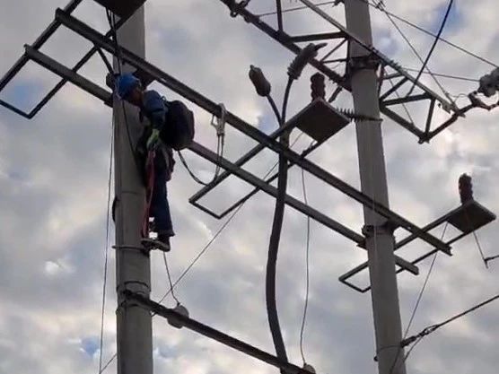 康高特Ronaldo高能量<a href='http://m.doggyphat.com/Ppzq/ersted.html'>電纜故障定位儀</a> 現(xiàn)場(chǎng)準(zhǔn)確檢測(cè)35kv電纜故障點(diǎn)