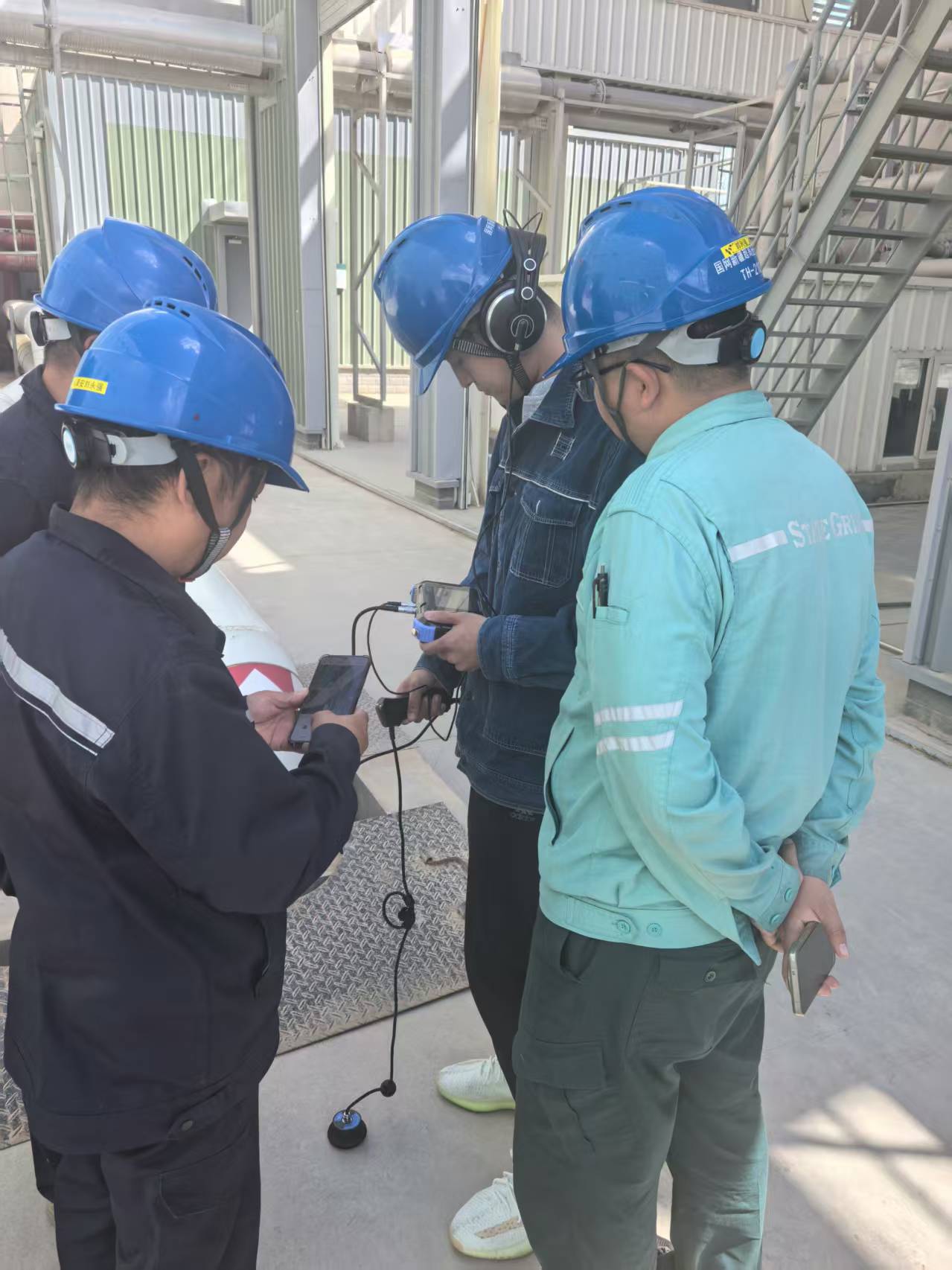 管道漏水聽(tīng)漏儀檢測(cè)現(xiàn)場(chǎng)