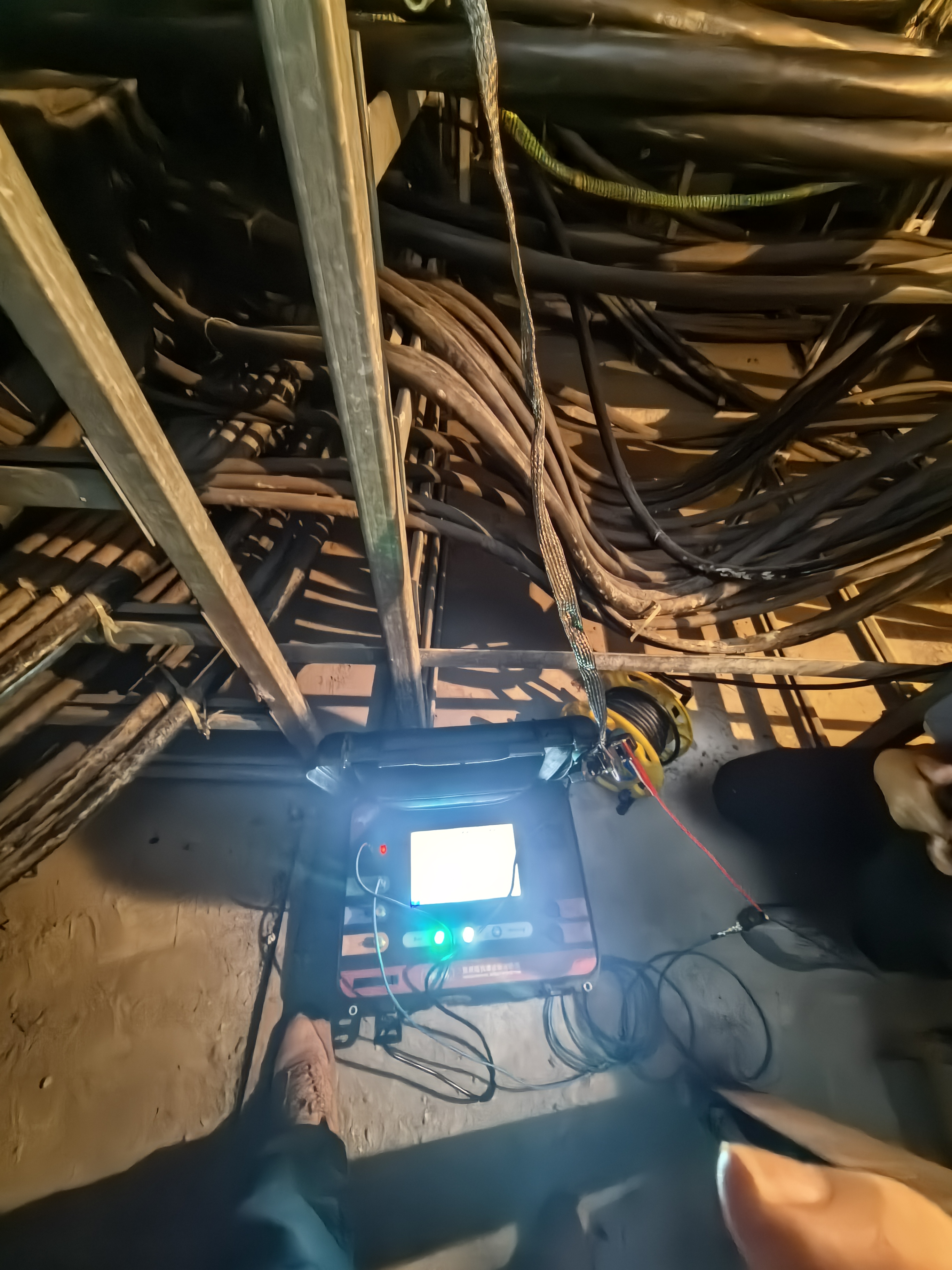 電纜故障定位檢測(cè)現(xiàn)場(chǎng)