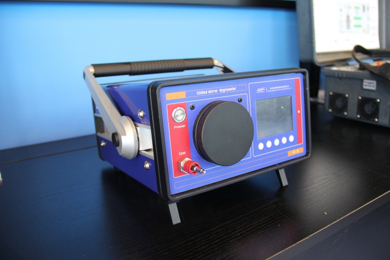 朝露 精密智能露點(diǎn)儀